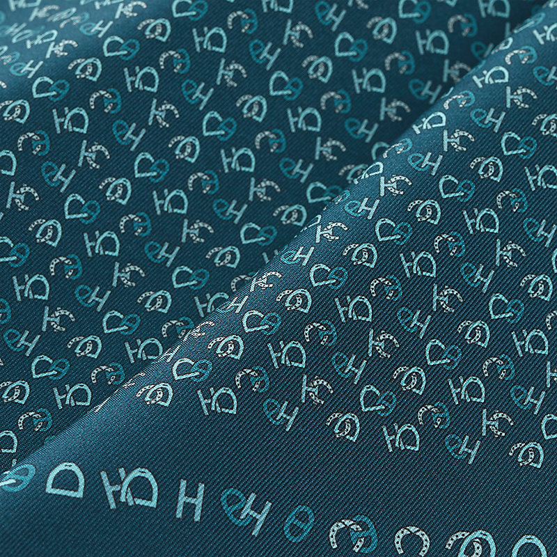 ポケットチーフ 《ドゥ・パール・ドゥ》 | Hermès - エルメス-公式サイト